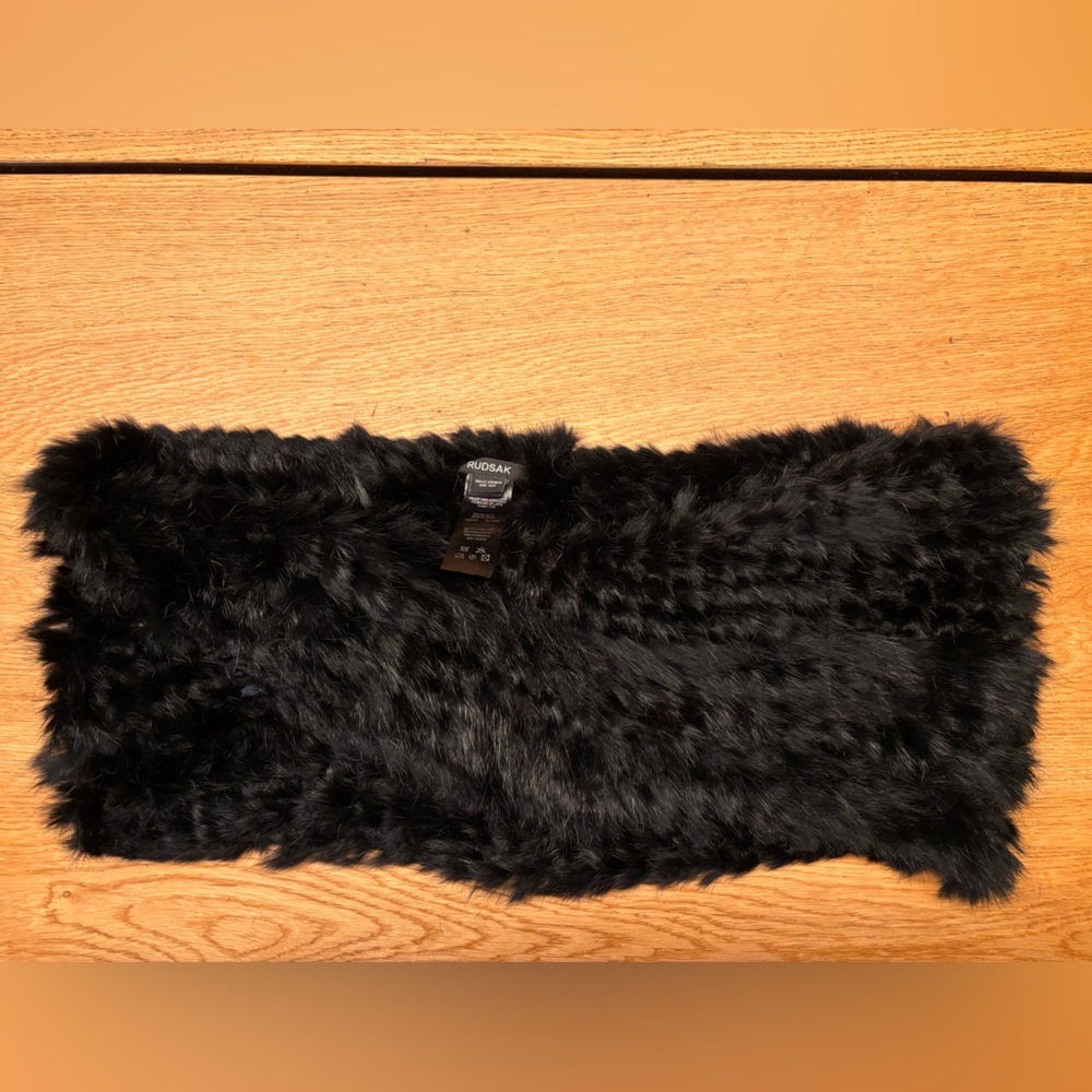 RUDSAK Black Rabbit Fur Acrylic Accessory